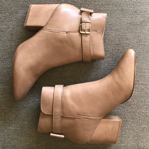 π π Has cute bows!! Almost new! Kate Spade Brandi Ankle Bootie w/ box. Sz10 π - Picture 3 of 8